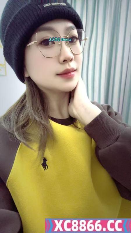巨骚眼镜姐
