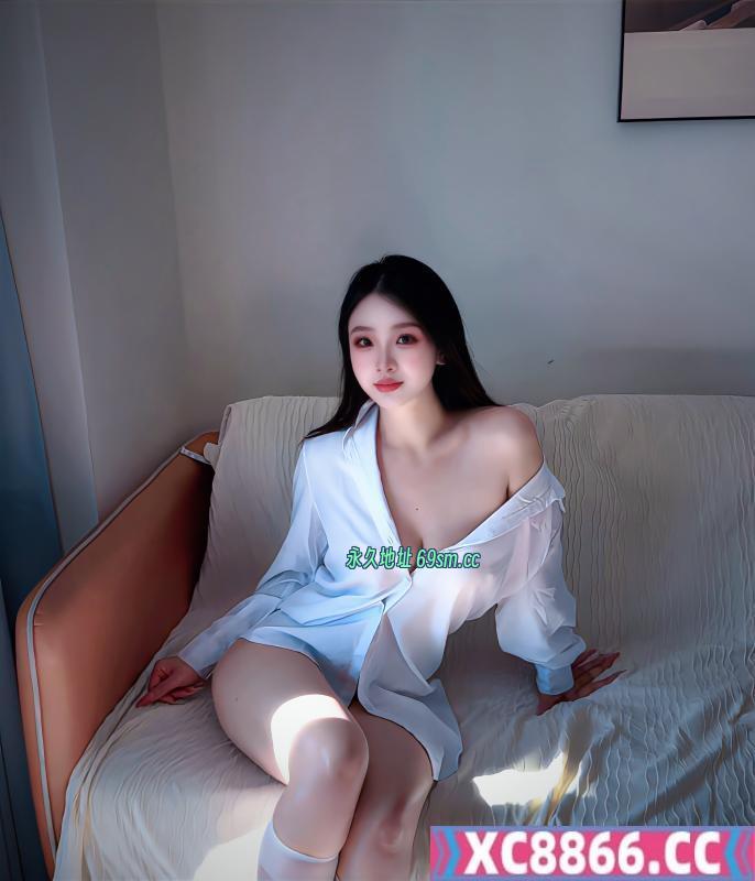 南城舌吻美女
