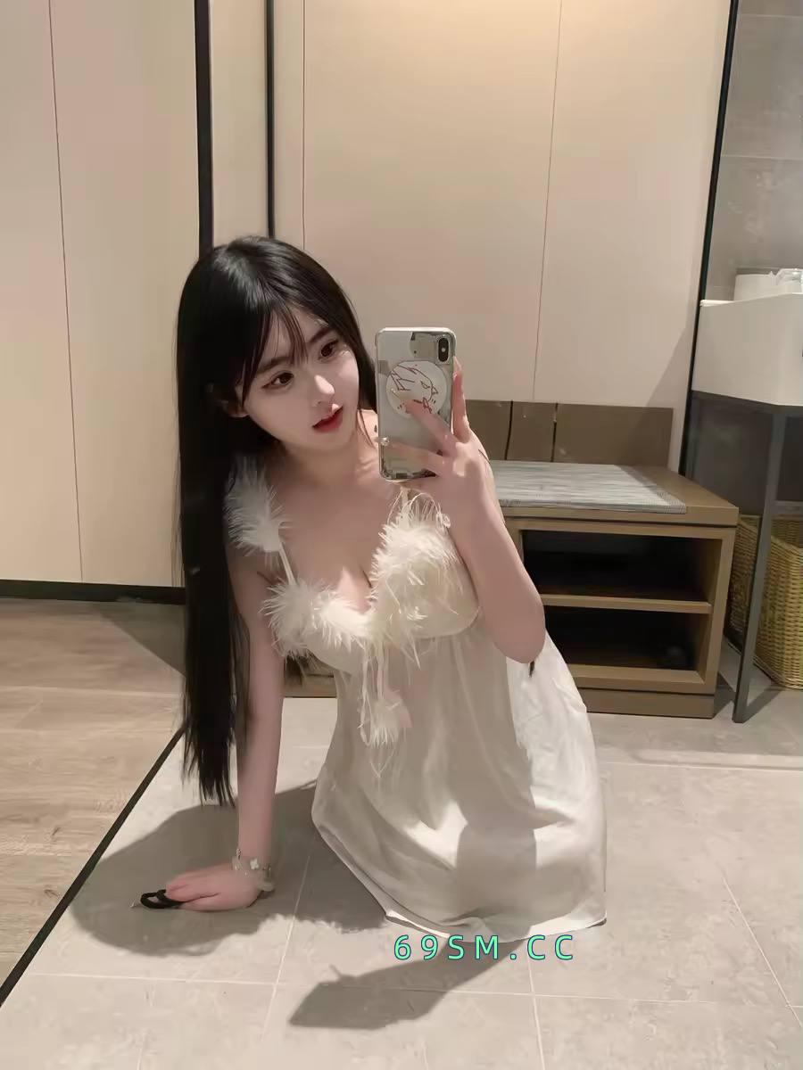 年轻小姑娘柔韧性足