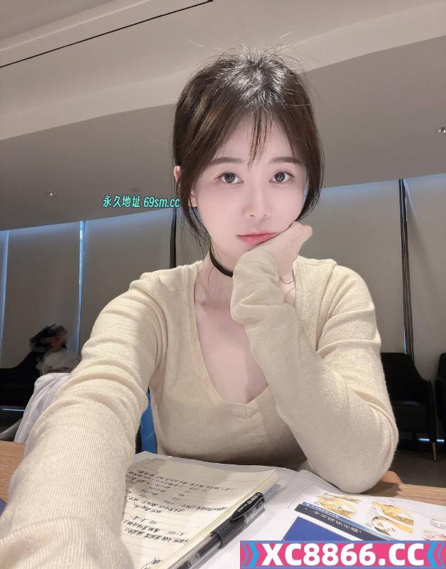 年轻性感嫩妹兔宝