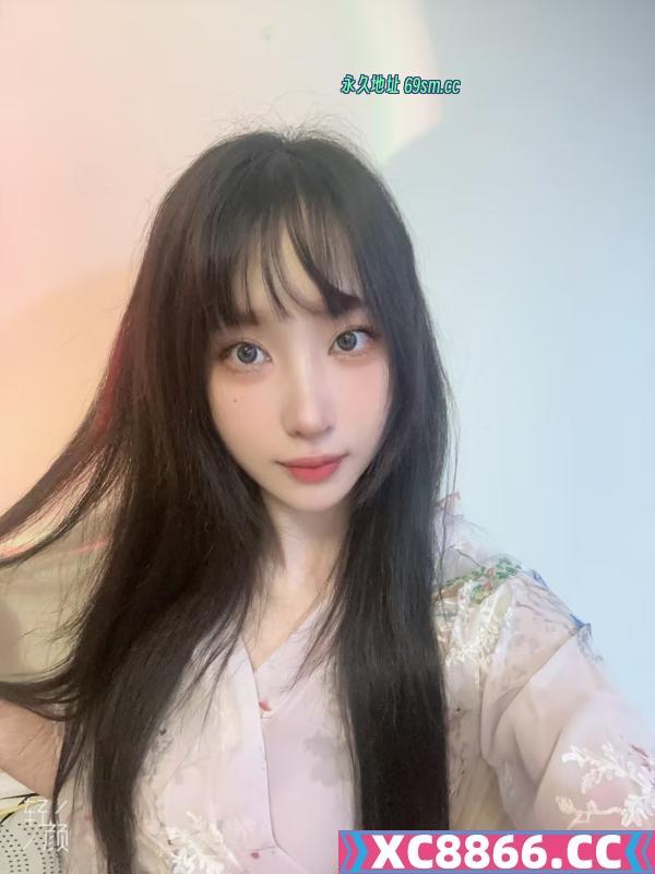 态度挺好的小美女