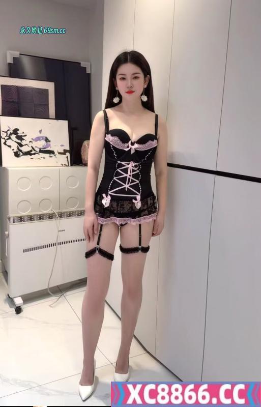 蜀山翘臀嫩妹