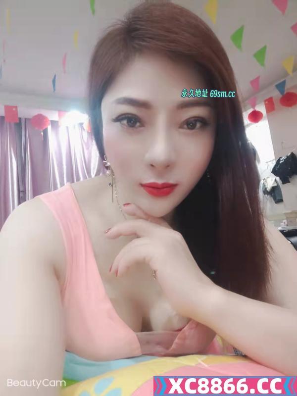 服务控美乳少妇