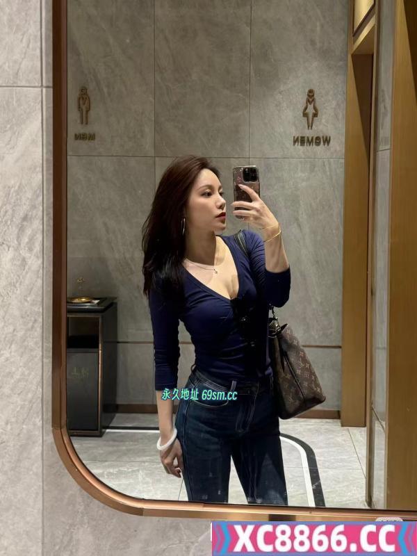 口爆美乳翘臀御姐