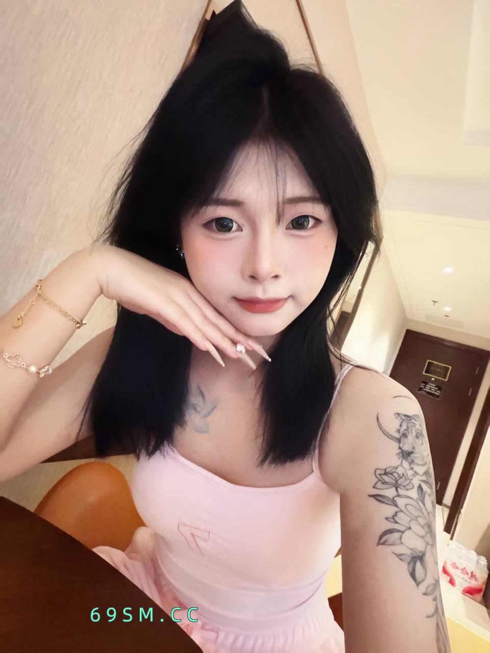 清纯嫩妹逼粉水多