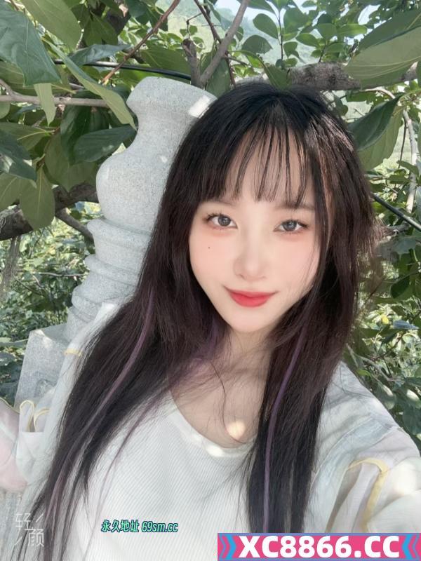 态度挺好的小美女