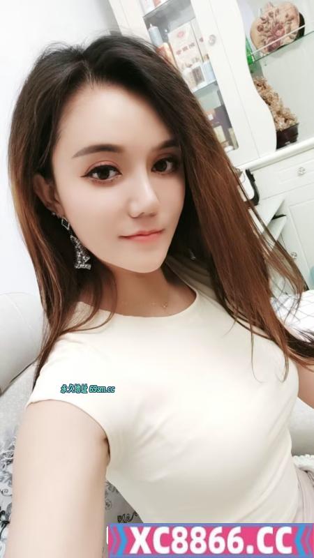 前凸后翘混血妹妹