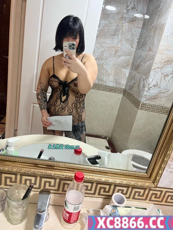 短发制服小妹