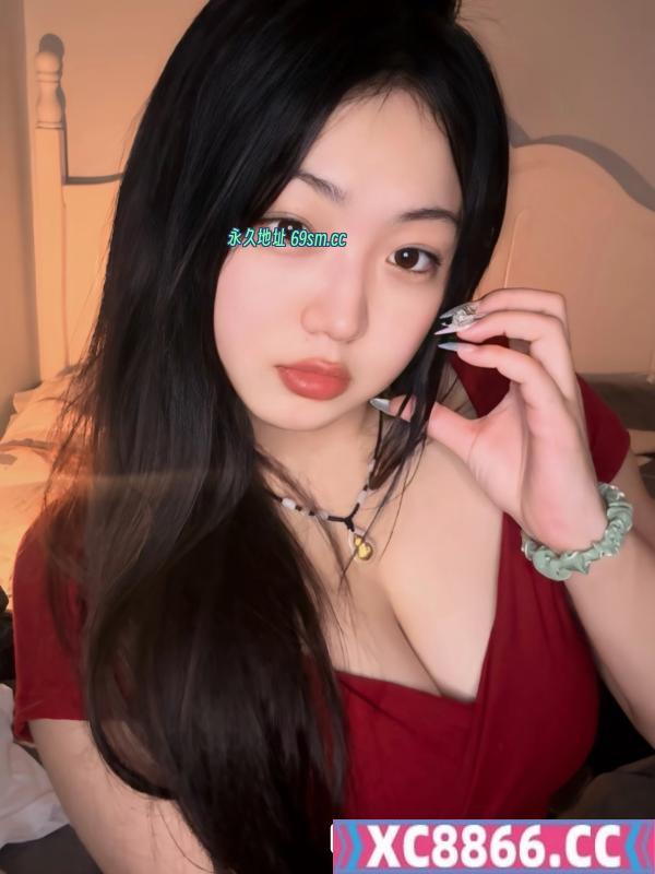 可舌吻肉感妹子