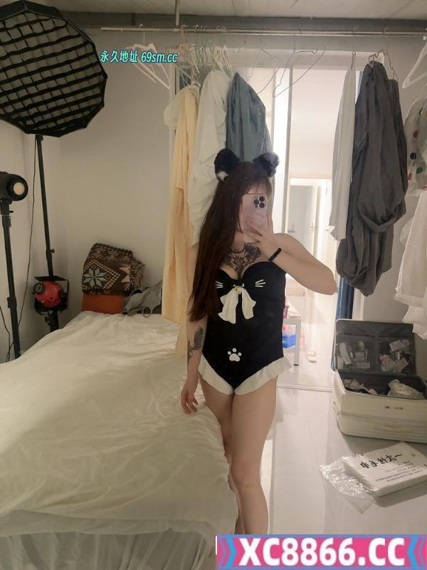长宁白嫩纹身美女
