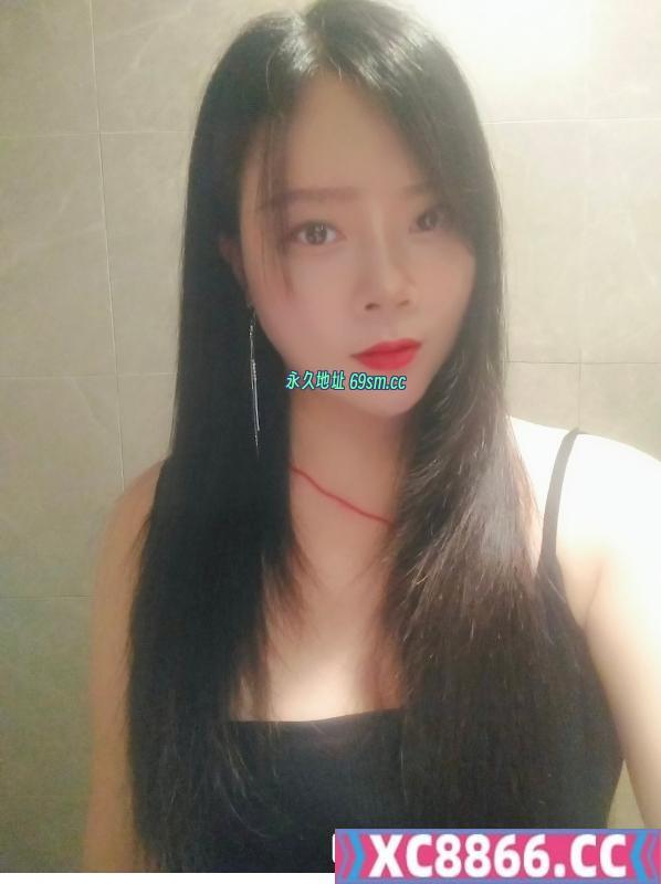 性价比很高的大胸妹子