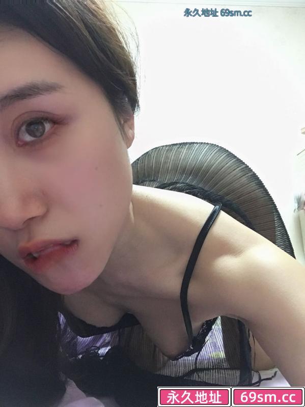 翘臀骚女深喉妹