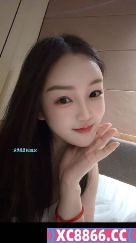 白云颜值女友依依