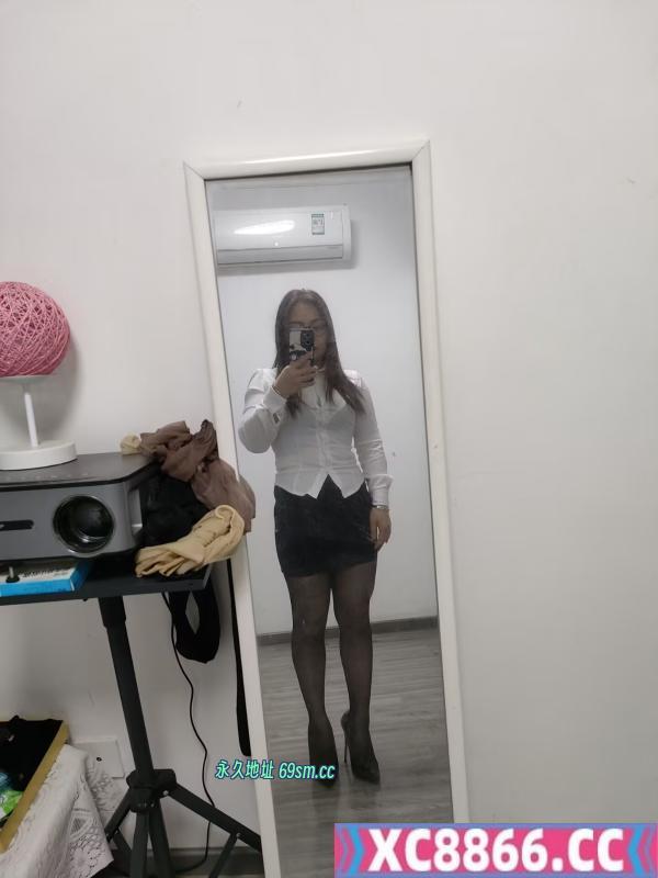 肥臀小姐姐
