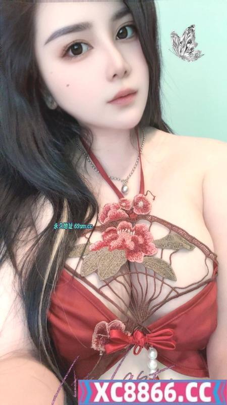 天然大胸女友范萌萌