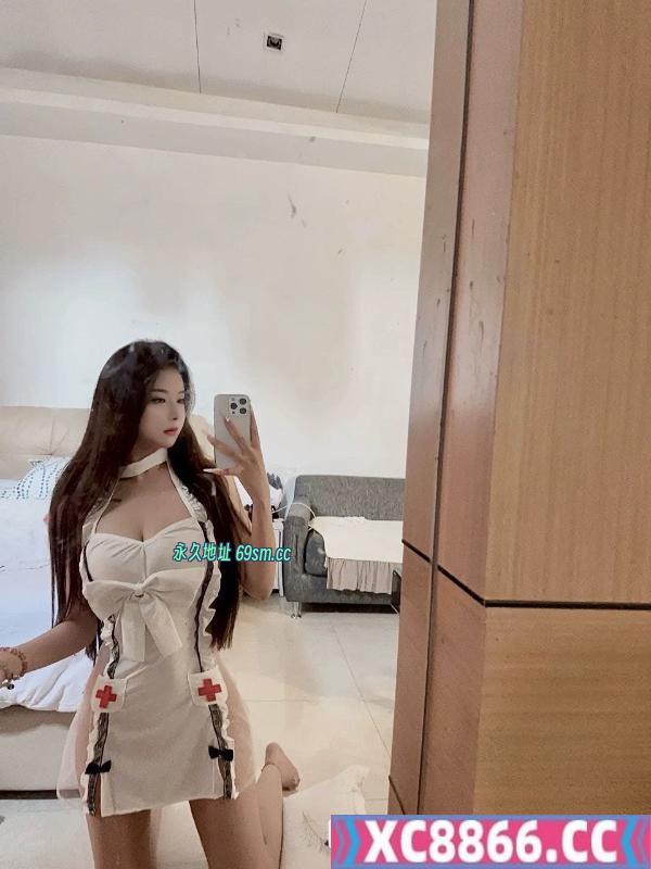 广州赵星儿可蛇吻