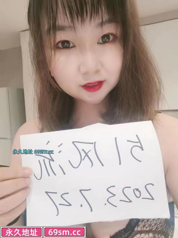 上城短发巨乳童颜少妇