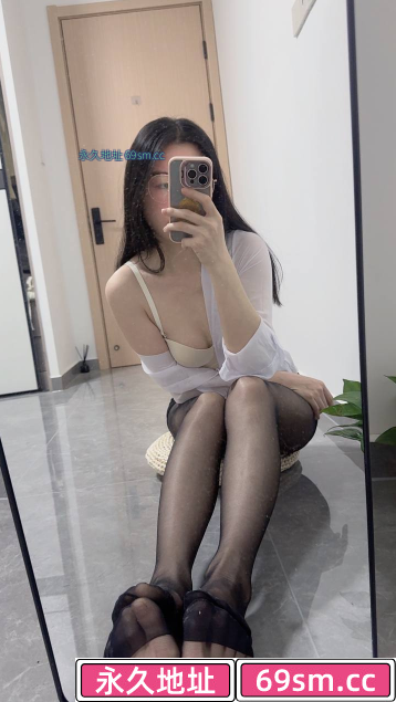 制服多多的温柔少妇
