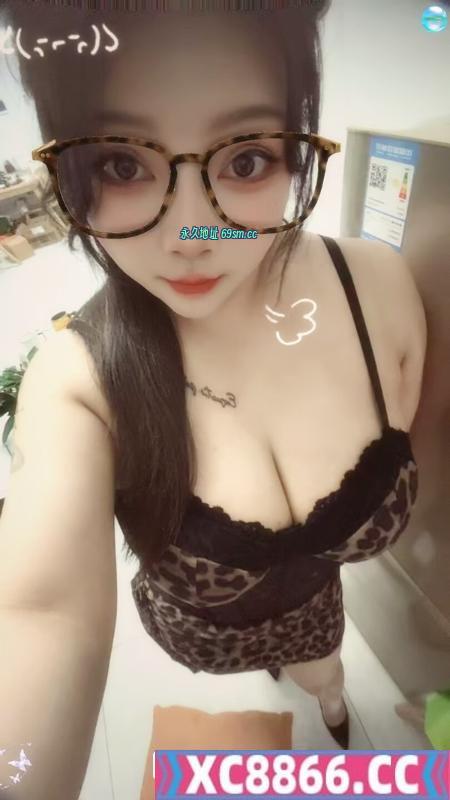 性感豹纹嫩妹