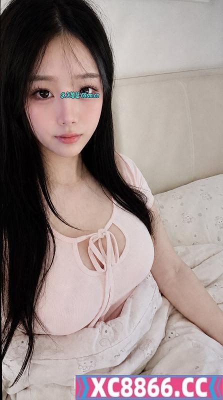 美乳嫩妹小泡泡