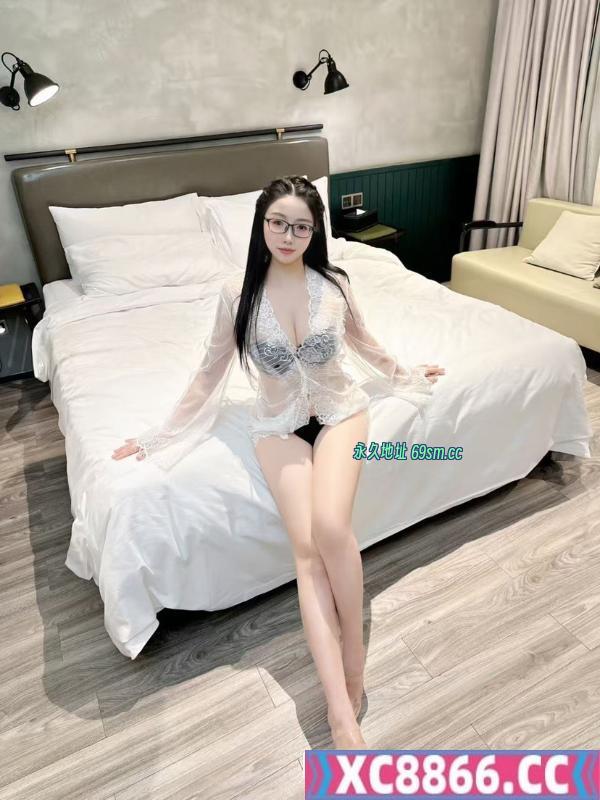 越秀性感大奶小柔