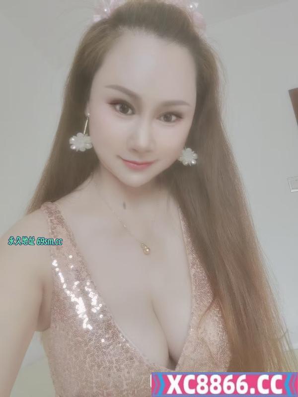 骚气E奶小姐姐