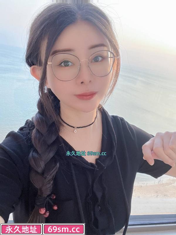 钟楼成熟长腿妞