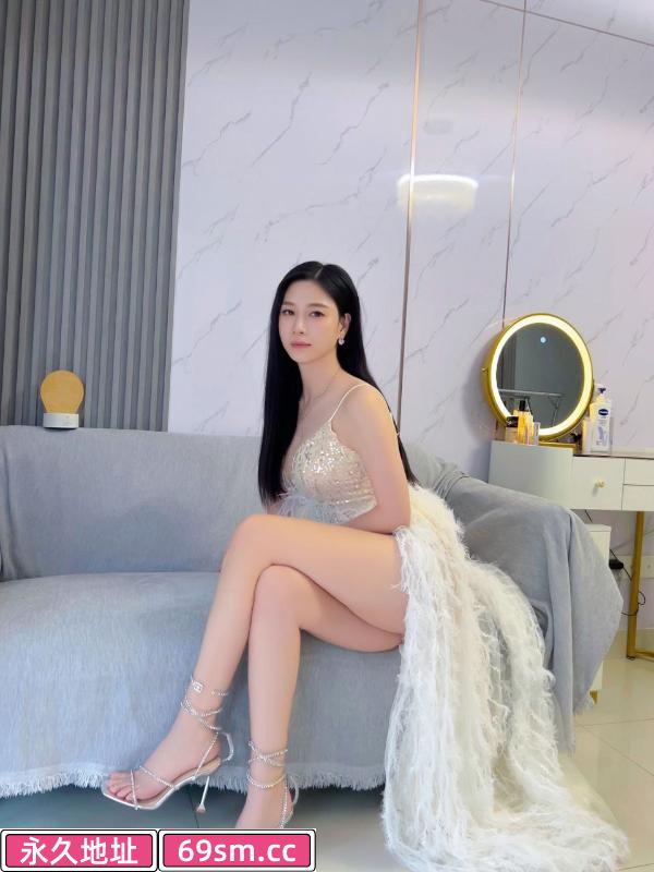 天河黑丝长腿妹子