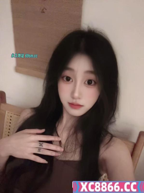 江岸清纯可爱美少女