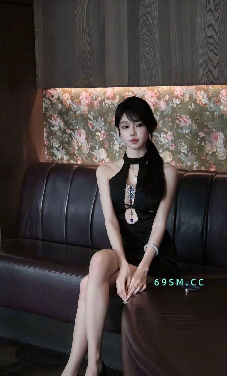 满舒服的小美女