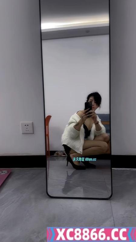 六合美腿木子