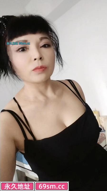 玩具很多的少妇