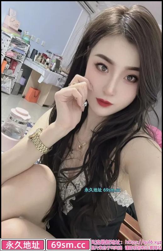 性感大波浪卷发少妇