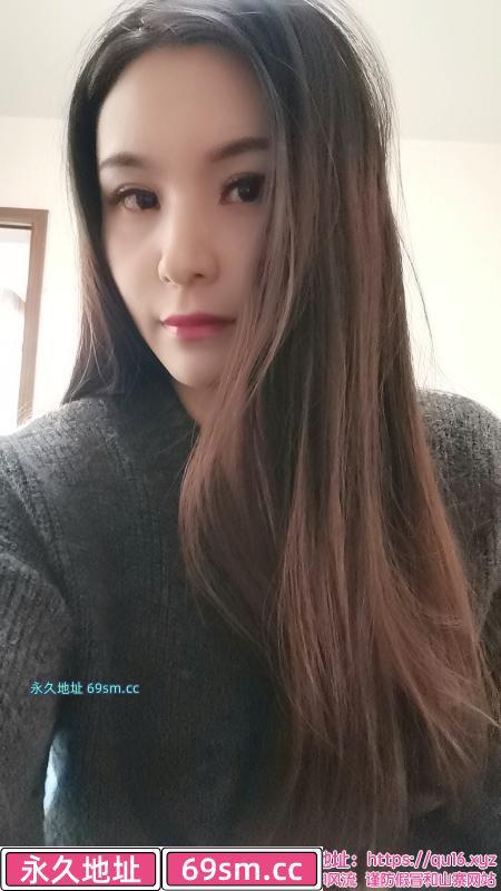 汉口火车站娇小女人
