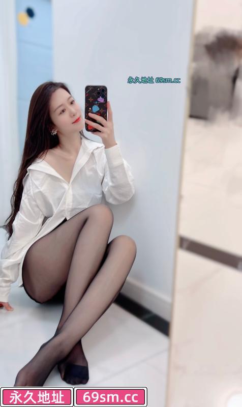 天河长腿黑丝骚少妇