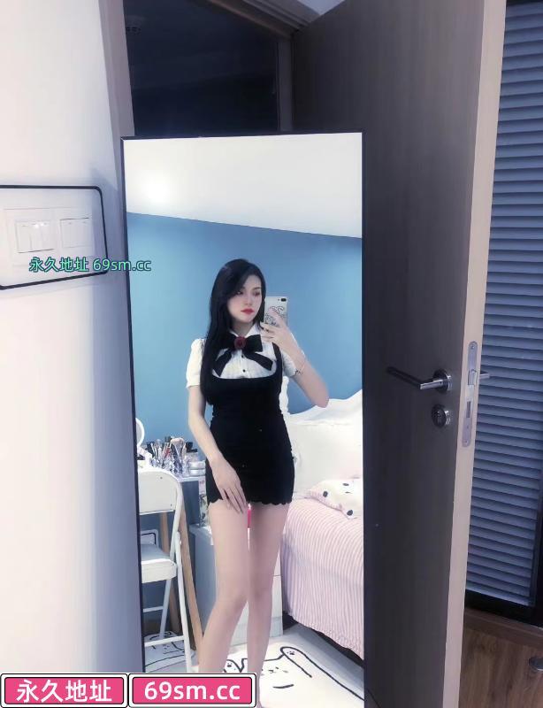 苗条的橙子小姐姐