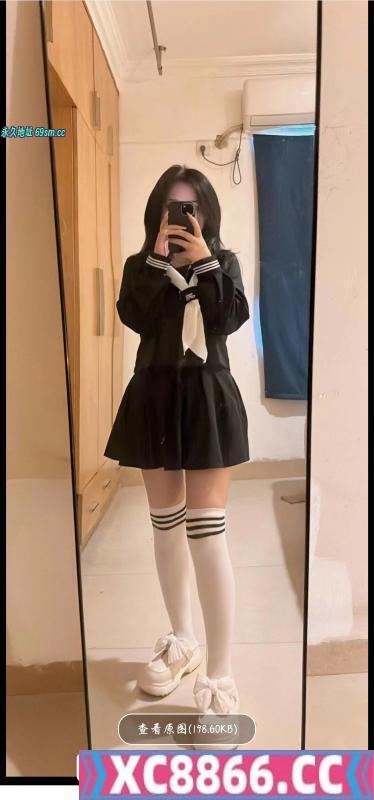 娇小可爱的小月月