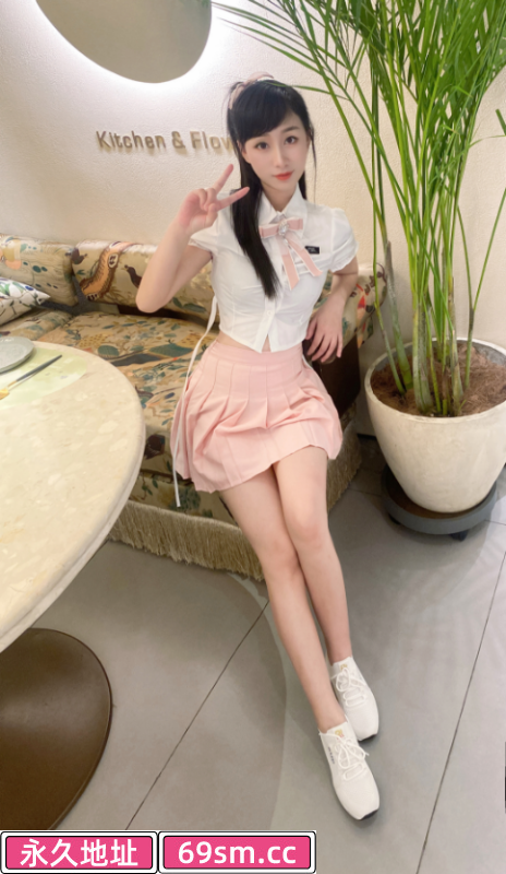 光谷翘臀新人瑶瑶