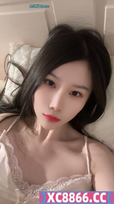 皮肤白嫩颜值嫩妹