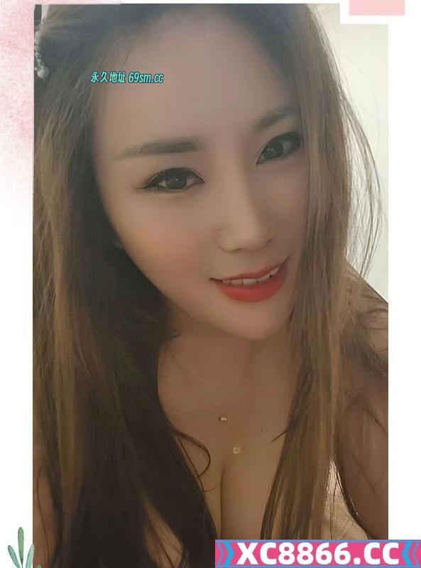 胸推巨爽的美女
