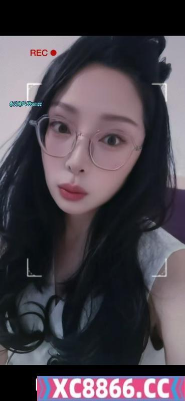 天河眼镜少妇芯芯