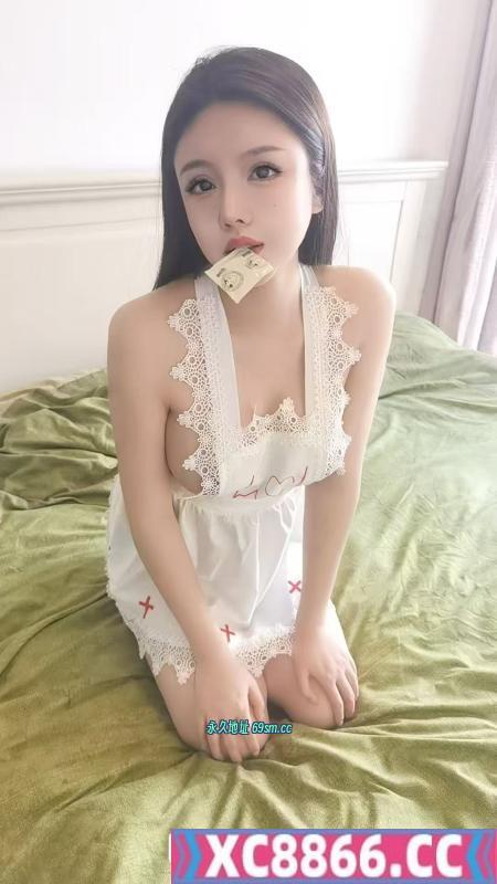 奉天蜜桃胸骚菲菲