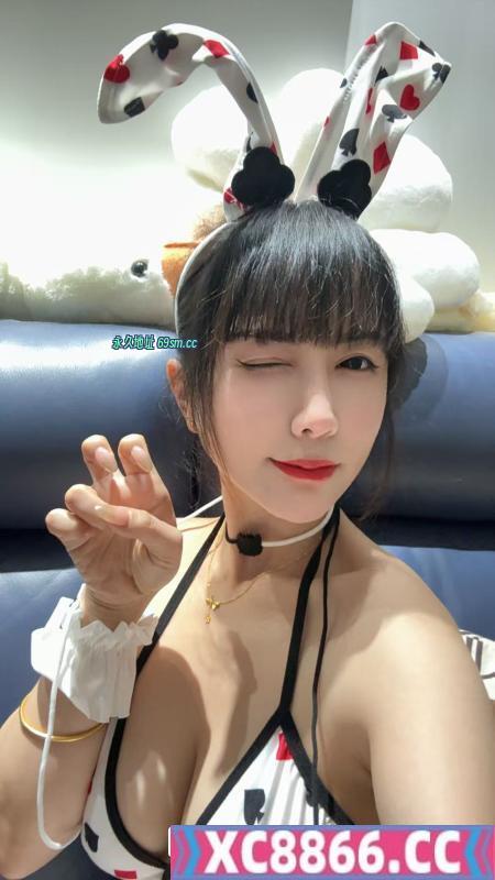 南山童颜巨乳美少妇