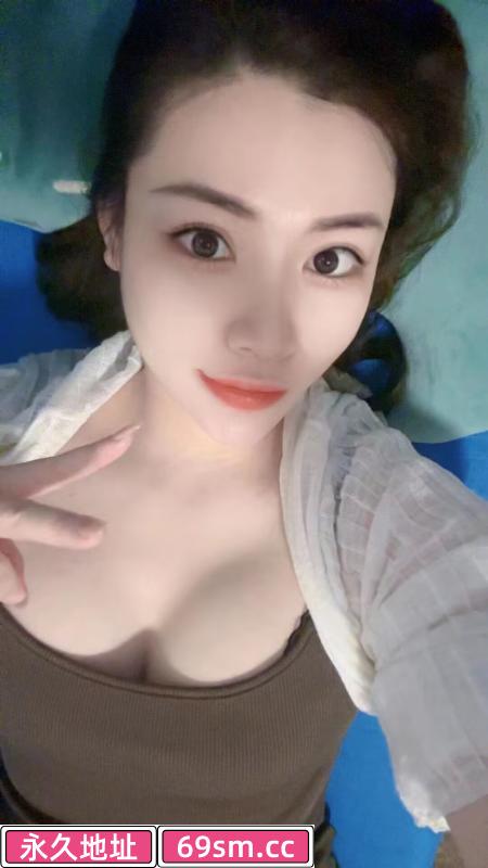 白云玲玲舌吻