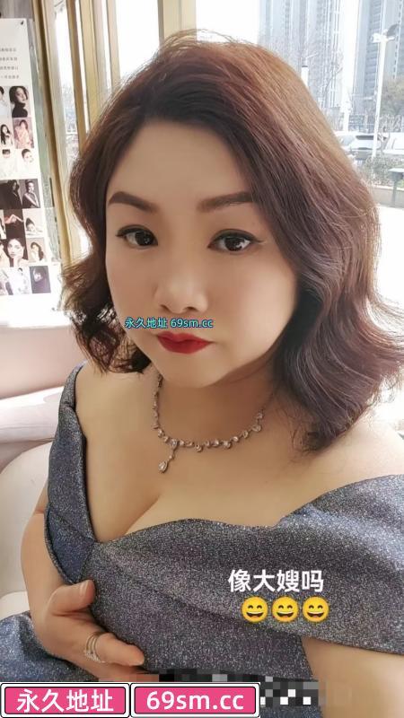 大胸大屁股倒立吹少妇