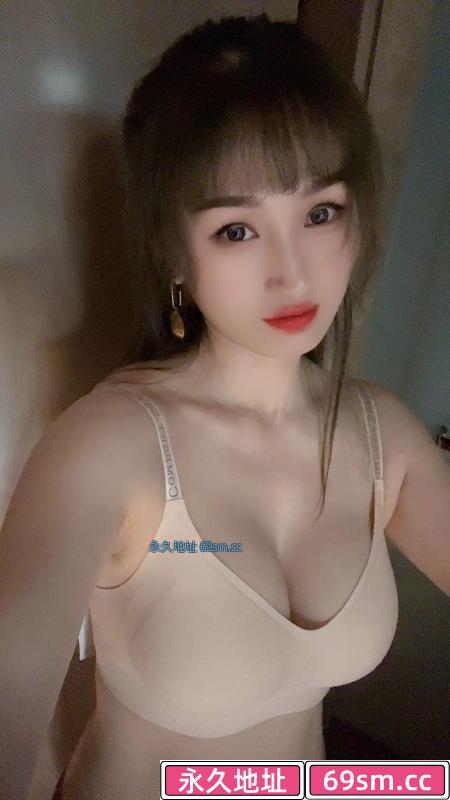 刚下飞机的奶霸