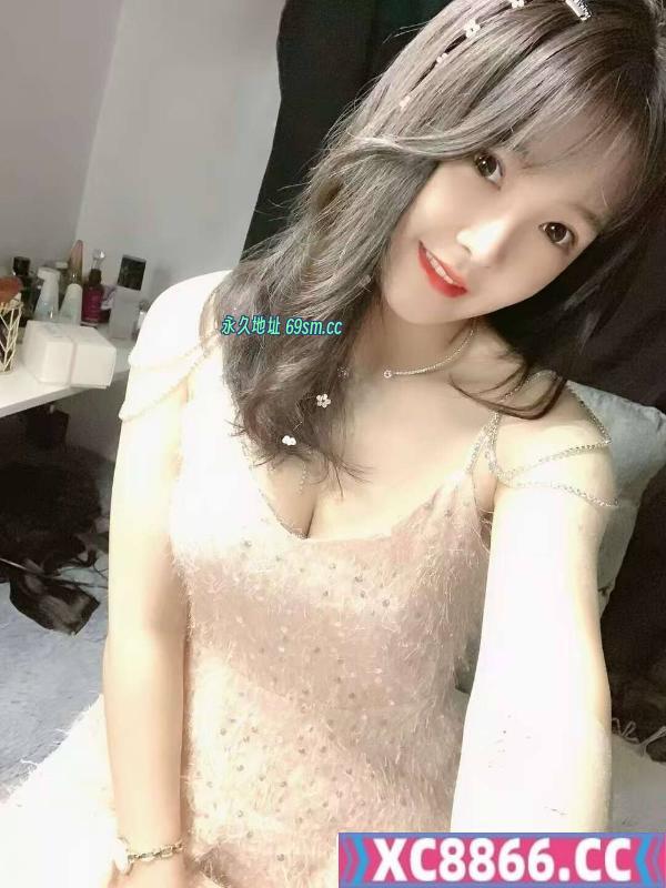 性感肤白小美