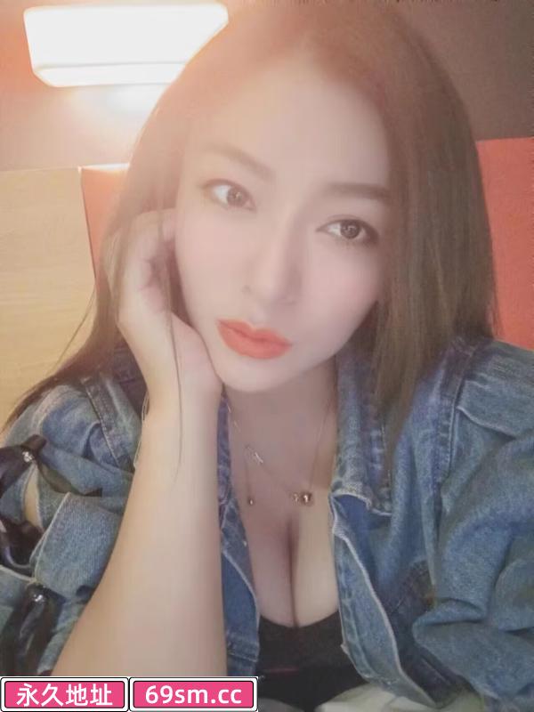 气质大胸妹子