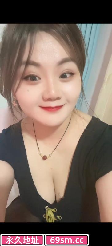 服务相当热情的小少妇