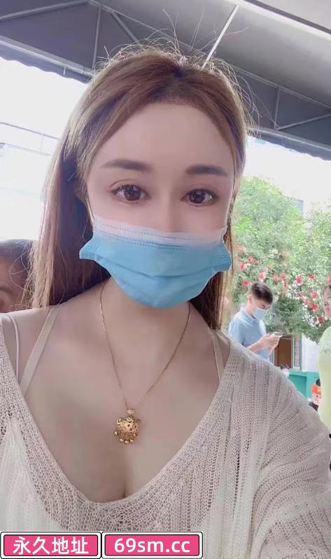 舔脚服务美女